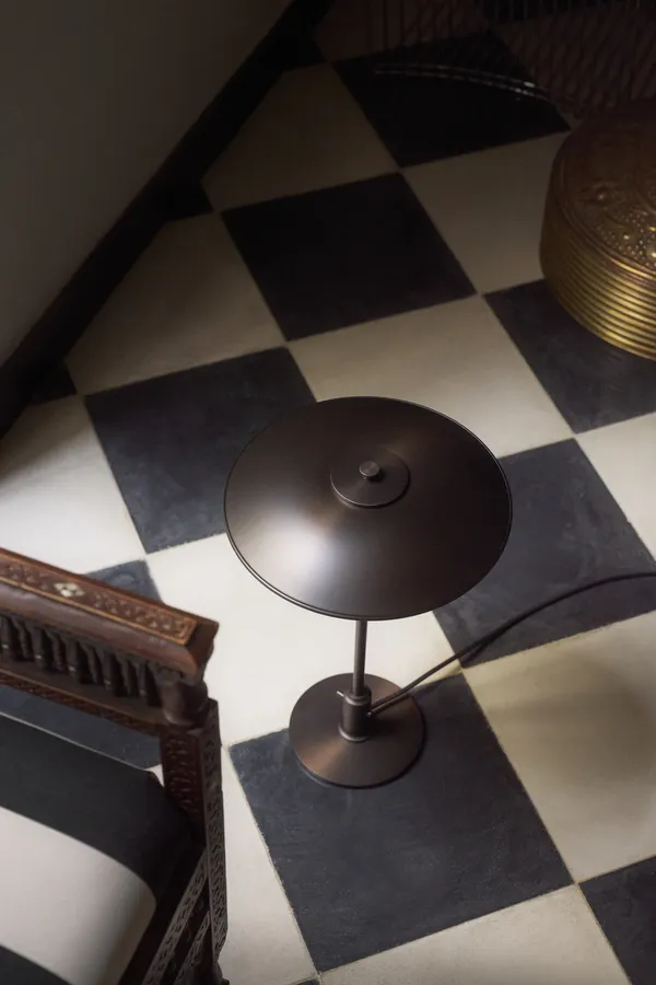 PH 3/2 Bordlampe Aged Brass / Opalglas