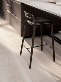 484 Cabin Counter Chair Dark Oak / Black Leather
