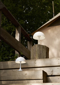 Panthella 250 Bordlampe Bærbar White Opal Acryl
