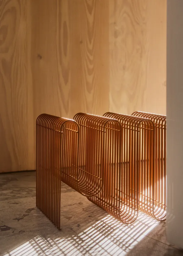 Curva Avisstativ Amber