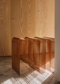 Curva Avisstativ Amber