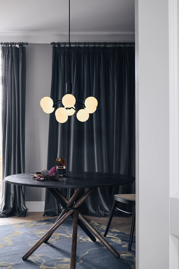 Apiales 9 Lysekrone Satin Black / Opal