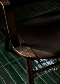 AX HM11 Lounge-Tuoli Dark Stained Oak