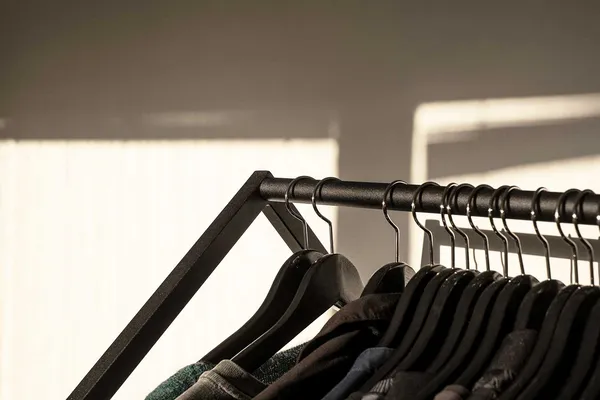 Clothing House Vaateteline Musta