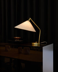 Gräshoppa Bordlampe Messing / Canvas
