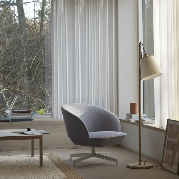Pull Gulvlampe Hvit / Eik