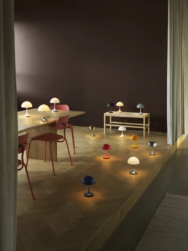 Panthella 160 Bordlampe Bærbar V3 Krom / Opal Beige