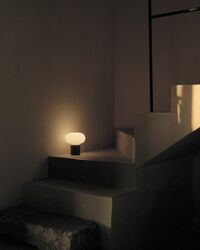 Karl-Johan Bordslampa Portabel Cold Black