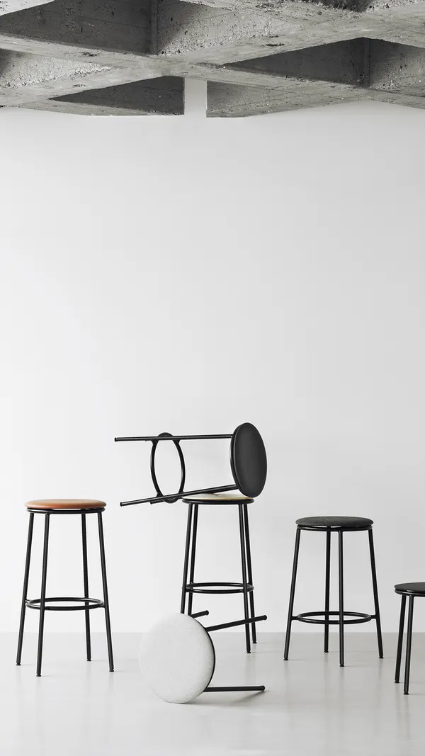 Circa Barstool 65 cm Black Steel Baarijakkara Vaahtomuovi Nahanruskea