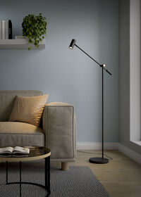 Cato Gulvlampe Matsort / Messing