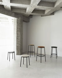 Circa Barstool 65 cm Black Steel Barstol Skum Mørkegrå