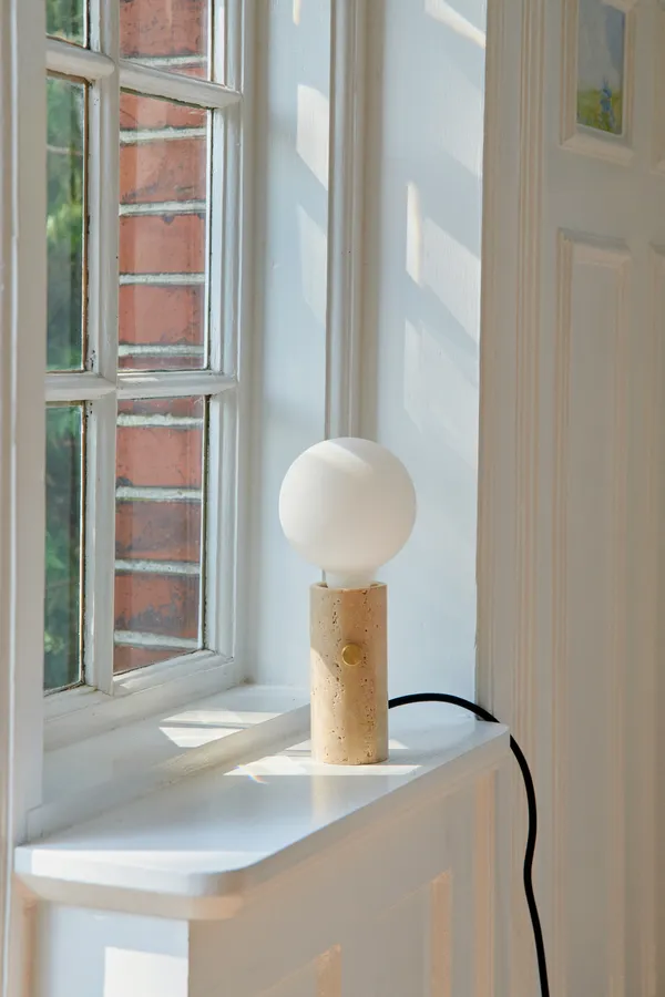 Core Pendel / Bordlampe Creme Travertin