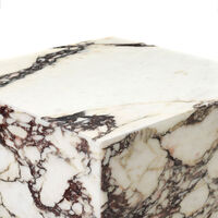 Plinth Tall Sivupöytä 51x30 cm Calacatta Viola Marmori
