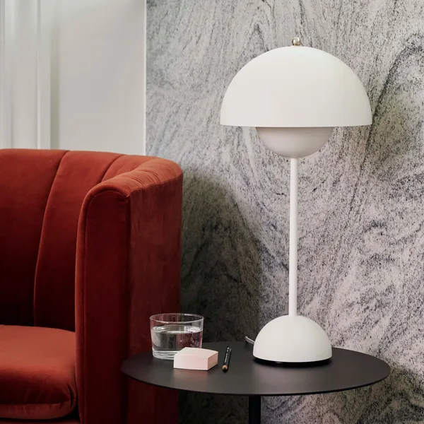 Flowerpot VP3 Bordlampe Laget av PVC Laget av malt metall Matt White