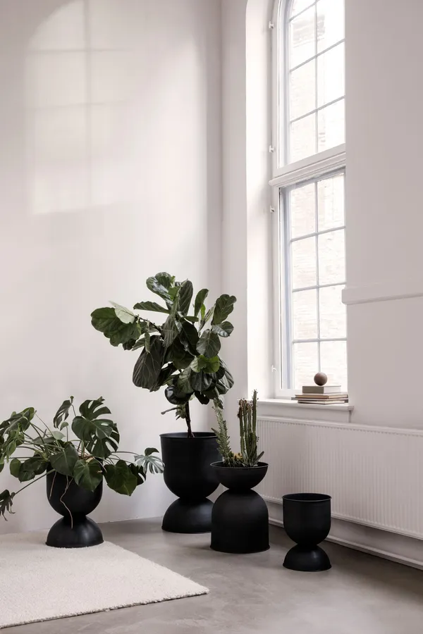 Hourglass Pot Large Black/Dark Grey