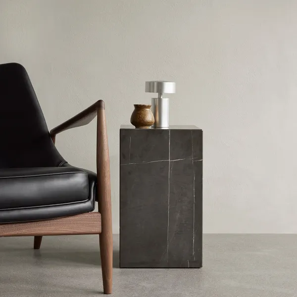 Plinth Tall Sivupöytä 51x30 cm Marquina Marmori