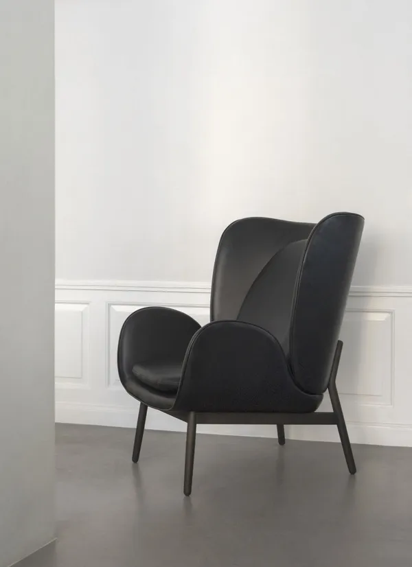 Embrace Fåtölj Ben Svartbetsad Ek / Skinn Elmosoft Svart