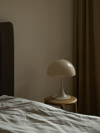 Panthella 320 Bordlampe Opal Beige