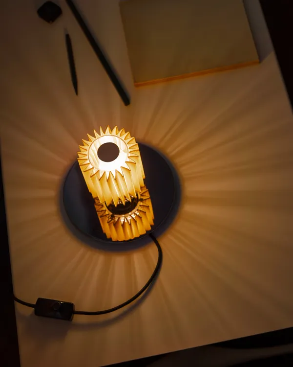 In the Sun 220 Table Lamp Silver / Gold Mesh
