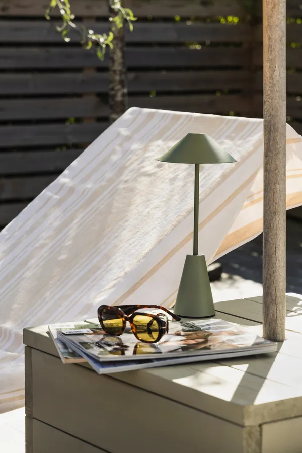 Cannes 32 Bordlampe Bærbar Mosegrønn