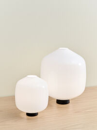 Buoy Glass Bordlampe Hvid / Soft Black 30 cm