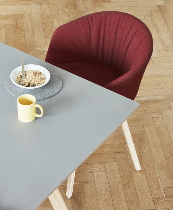 CPH30 Pöytä 90x250 cm Vesipohjaisella Lakalla Käsitelty Tammi/Harmaa Linoleumi