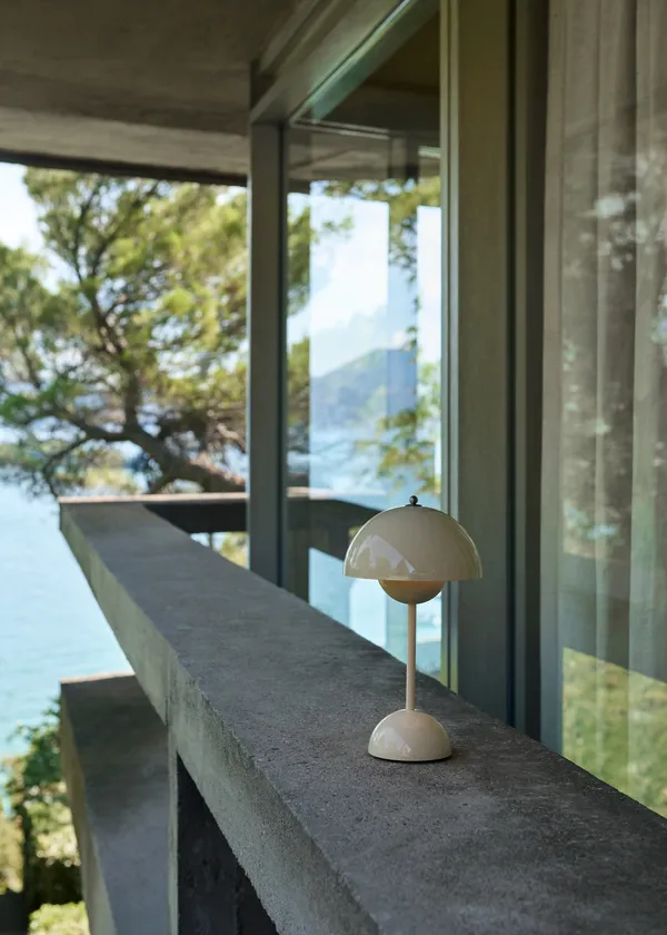 Flowerpot VP9 Bordslampa Portabel Ivory