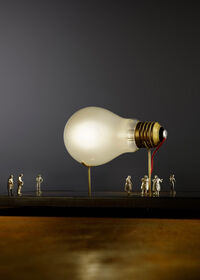 I Ricchi Poveri Monument for a Bulb Bordlampe
