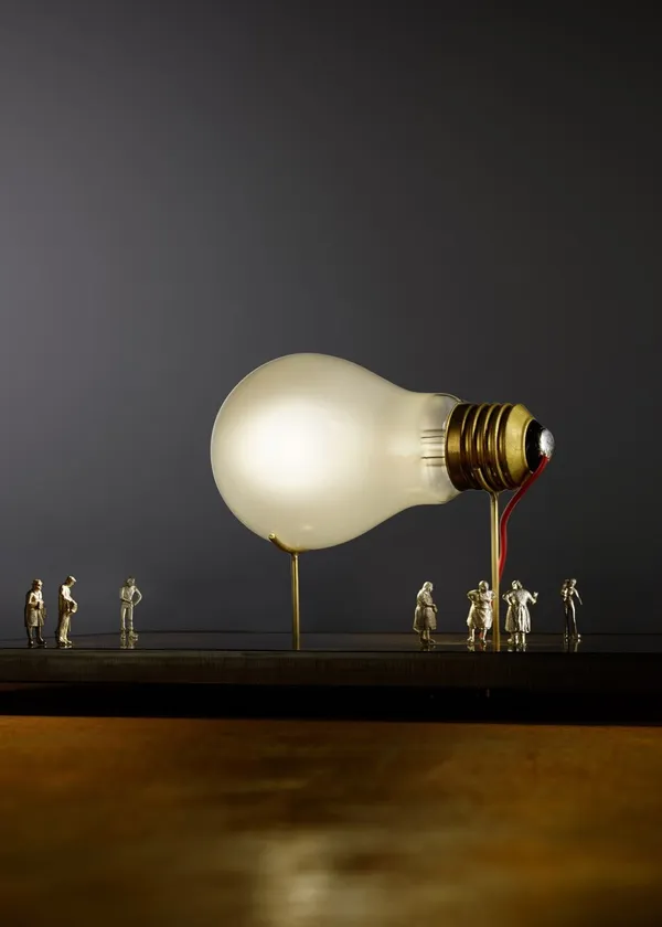 I Ricchi Poveri Monument for a Bulb Bordlampe