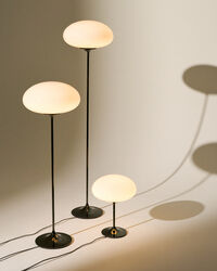 Stemlite Gulvlampe 110 cm Sort Krom / Opal