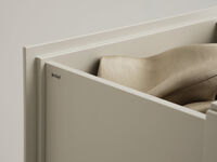 Relief Kommode Lav med Ben Beige