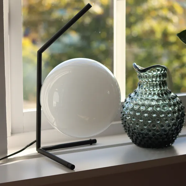 IC Lights T1 Bordlampe Lav Sort