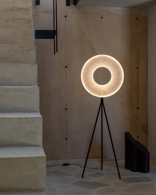 Iris Tripod Golvlampa 60 cm Vit