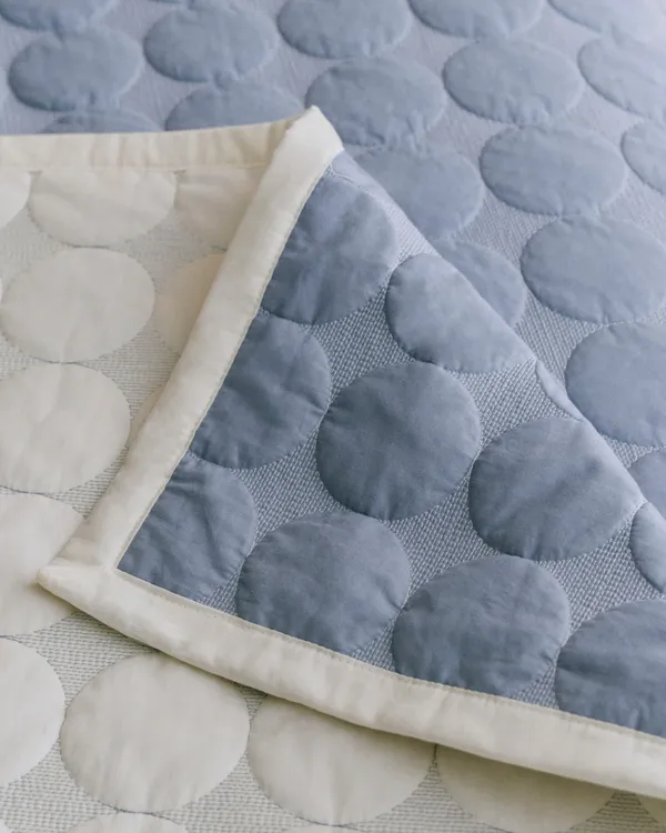 Mega Dot Sengetæppe 235x245 cm Dusty Blue
