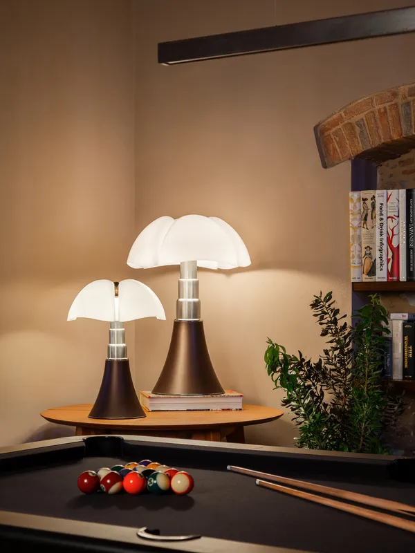 Pipistrello Medium Bordslampa Bronze