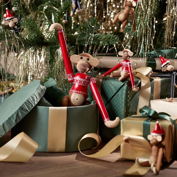 Apa Christmas Jumper 2024 liten teak/limba Træfigur Small 185 cm