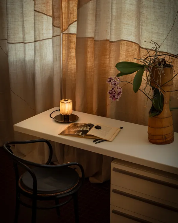 In the Sun 220 Table Lamp Silver / Gold Mesh