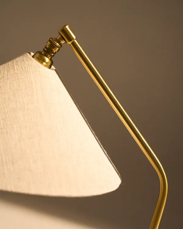 Gräshoppa Bordlampe Messing / Canvas