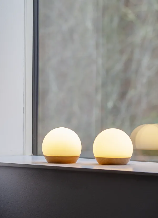 Spring Snowball Bærbar Bordlampe Ø11 cm Hvit
