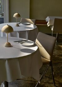 Flowerpot VP9 Bordslampa Portabel Ivory
