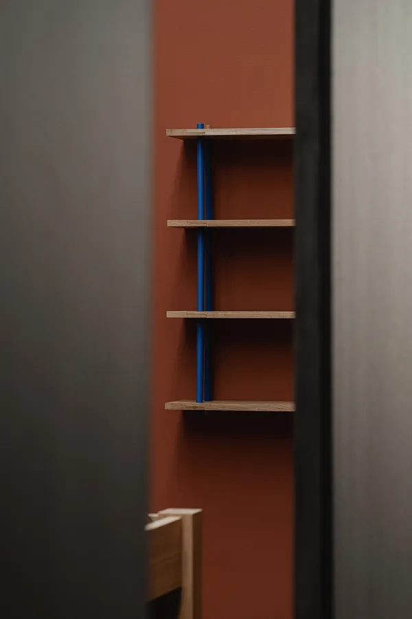 Bond Shelf W104