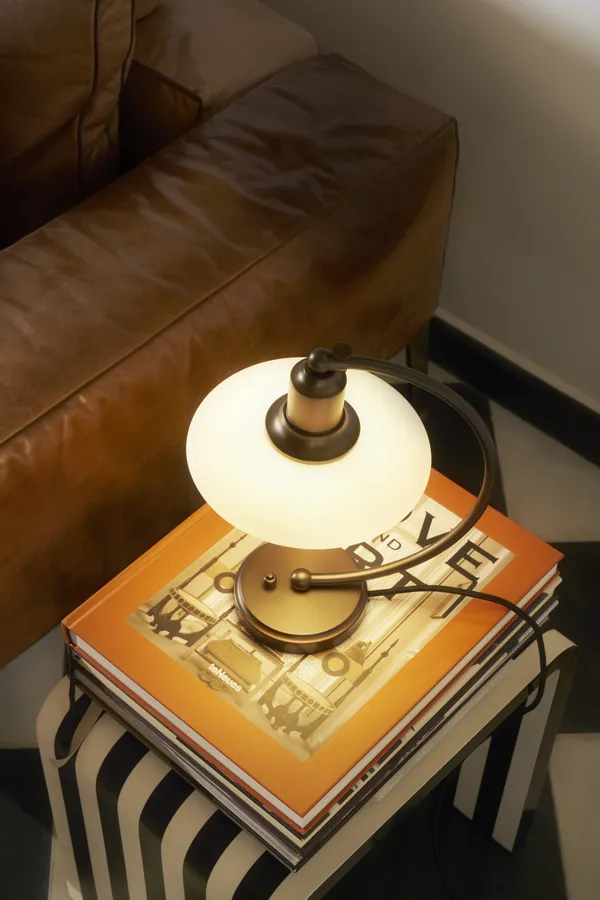 PH 2/2 Luna Bordlampe Aged Brass / Opalglass