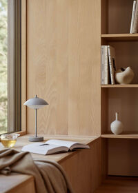 Clam Bordlampe Bærbar Nine Grey