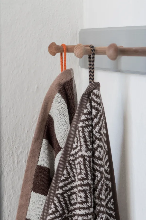Retro Badehåndklæde 70x133 cm Chocolate