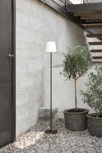 Tyra Golvlampa Portabel Kaffe