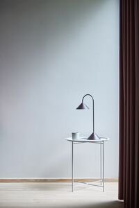 Grasp Bordslampa Portabel 47 cm Matt Beetroot