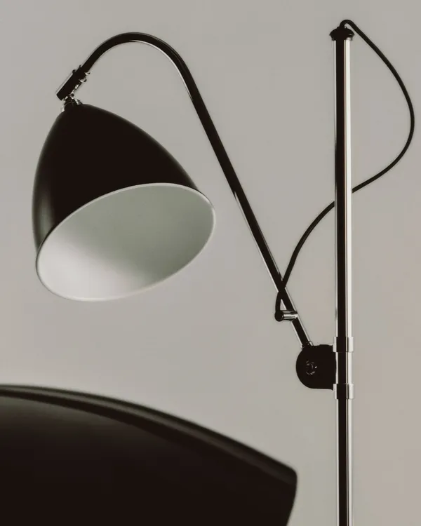 Bestlite BL3 M Gulvlampe Krom/Sort