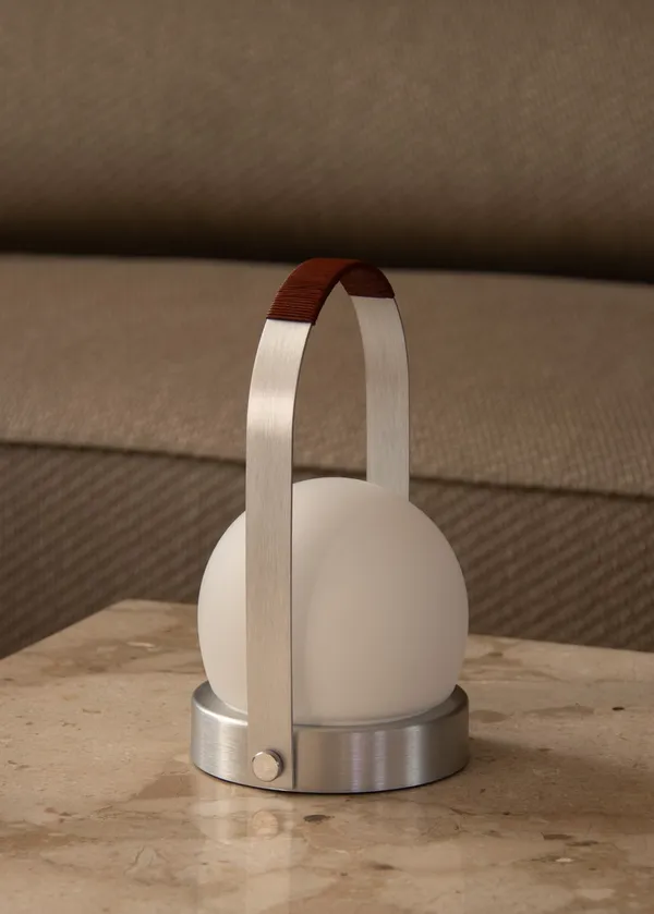 Carrie Pöytävalaisin Kannettava Brushed Aluminium