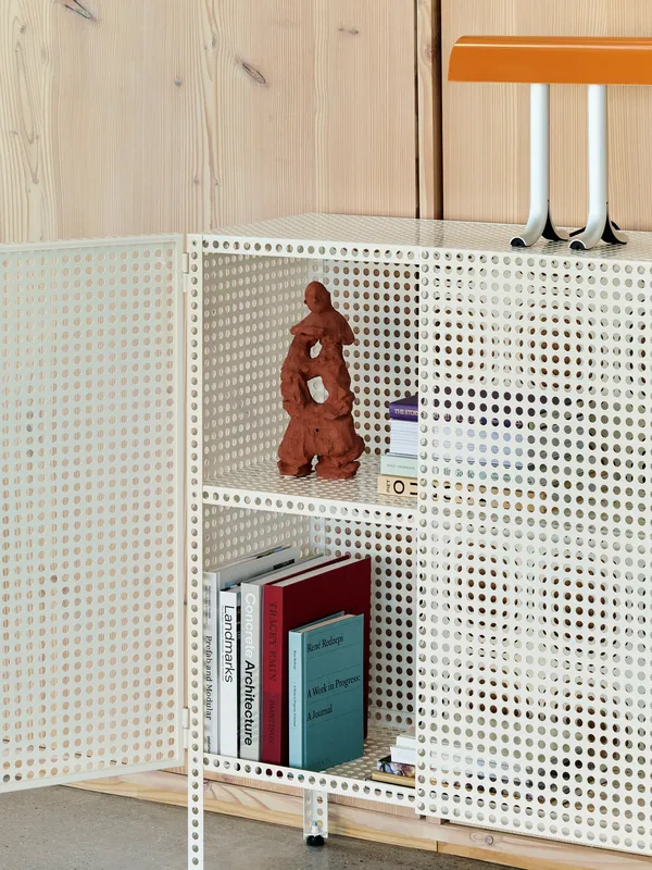 Perforated Skåp Medium Eggshell