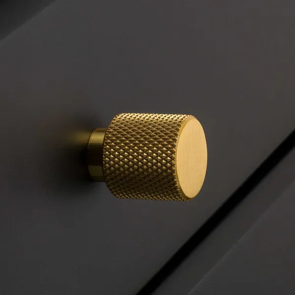 Helix Knopp Mässing